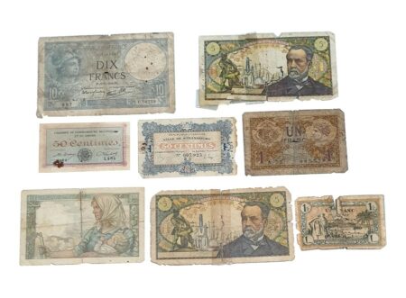 Lot de 8 Billets de Banques France - 1 Billet de 10 Francs 1939 + 2 Billets de 5 Francs 1966, 1966 + 1 Billet de 50 centimes Chambre de commerce Besançon et du Doubs + 1 Billet de 50 centimes Ville de Strasbourg + 1 Billet de 1 Francs Regence de Tunis + 1 Billet de 1 Francs Chambre de Commerce de Paris et 1 Billet de 10 Francs 1947