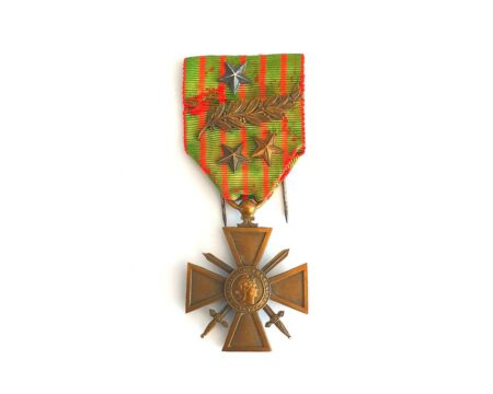 Médaille CROIX DE GUERRE (Instituée en avril 1915) avec sur le ruban d’origine deux étoiles en bronze
