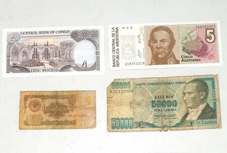 Lot de 4 Billets de banques - 1 billet One Pound Cypre + 1 Billet d'Argentine de 5 Australes + 1 Billet Russe de 1 Rouble et 1 Billet turquie de 50 000.