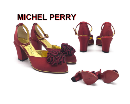 MICHEL PERRY - Paire d’escarpins avec brides à talons 8,5 cm en satin bordeaux, fleur en organza