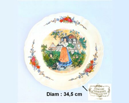 Assiette plate faïence OBERNAI faïencerie Sarreguemines à décor Floral et personnage - 34,5 cm